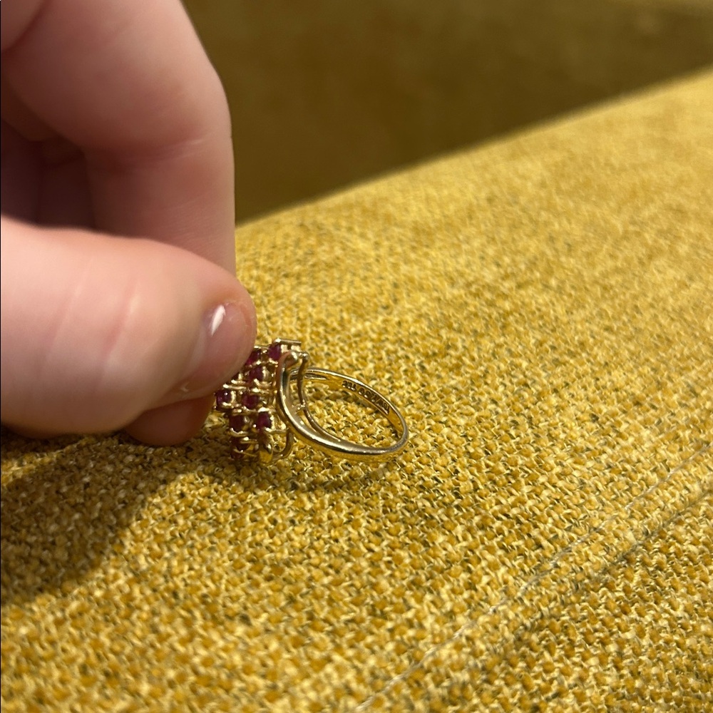 Elegant 14 Kat Gold and Pink Gemstone Ring - Picture 3 of 5